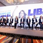 Presenta LIBIA DENNISE a su Equipo de Campaña