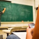 Buscan regular uso de celulares en escuelas de Guanajuato para que se usen solo para aprender, no para exponerse a peligros