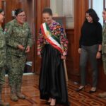 La noche del 216 Aniversario del Grito de Independencia, la presidenta Claudia Sheinbaum Pardo portó un vestido bordado por artesanas muxes del Istmo de Tehuantepec, Oaxaca. 