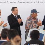 Entregan 84 escrituras y apoyos productivos a apaseenses; triplicarán inversión del programa 10 de 10